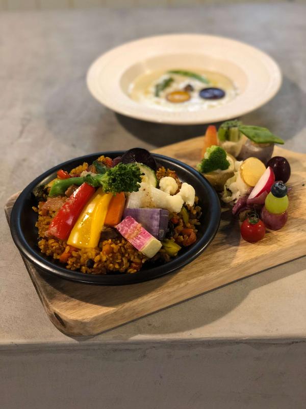Plus Veganique JIYUGAOKA-B-LUNCH "Brown rice & Vegetable Paella Served with Today's Soup"