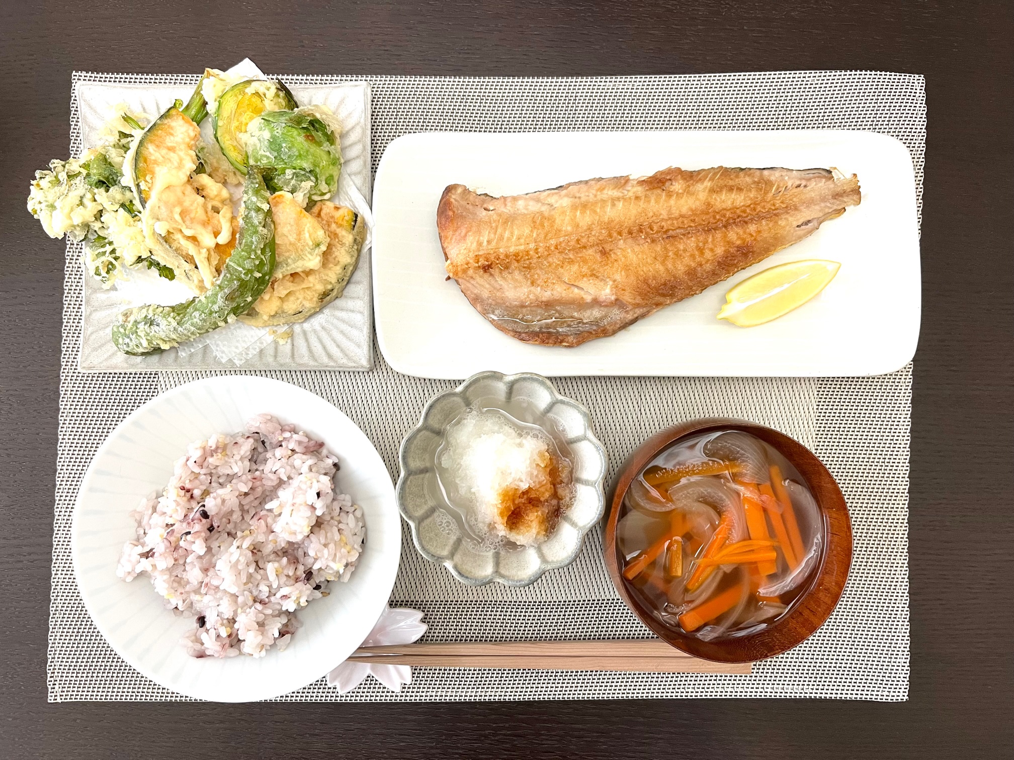 ほっけの塩焼きと緑黄色野菜てんぷら