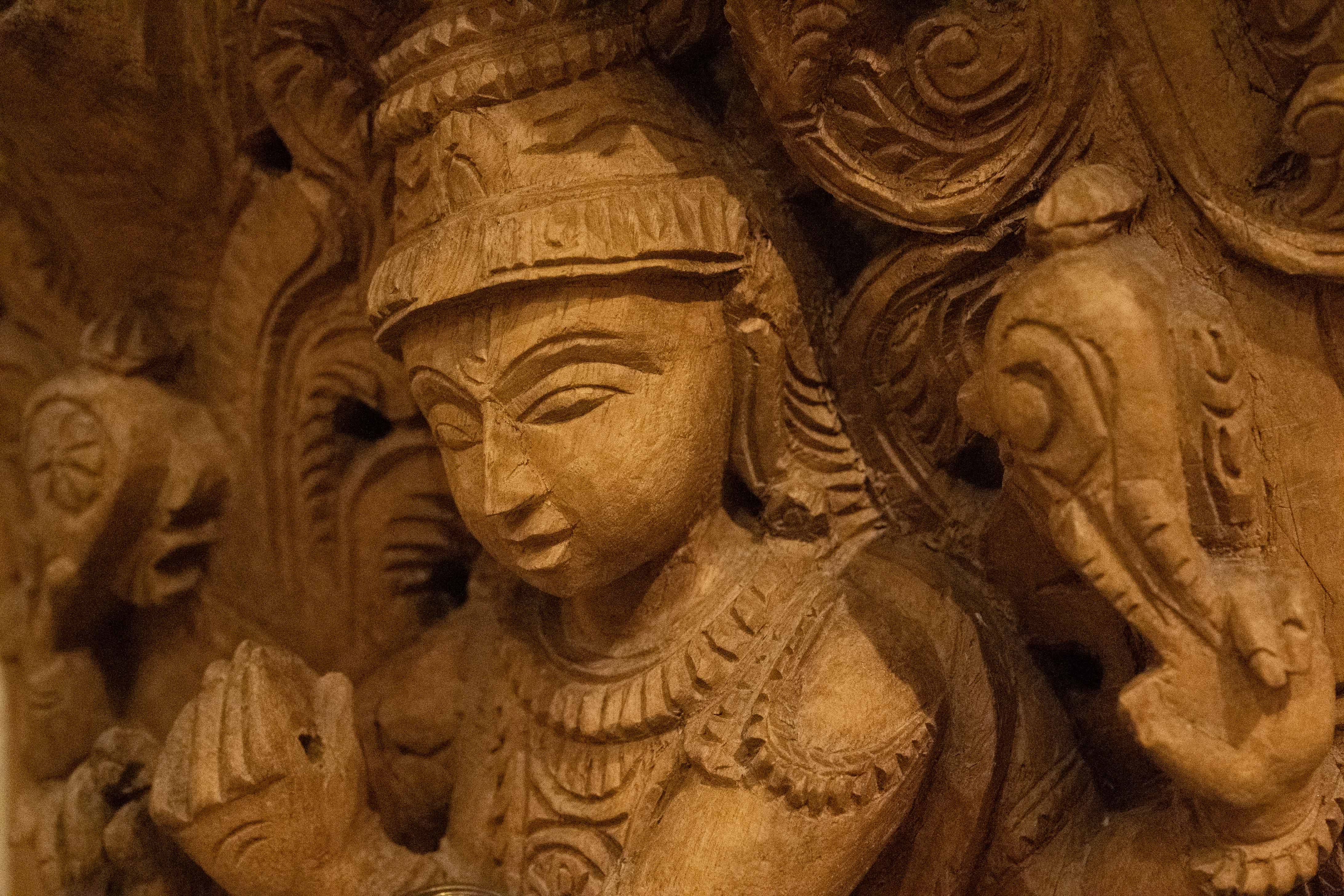 ナタラジレストラン内に飾られるインドの神様の彫像