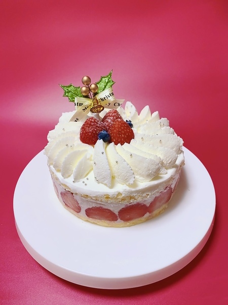 苺ムースホールケーキ