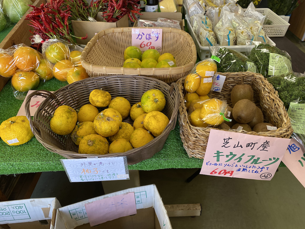 直売所の野菜の写真