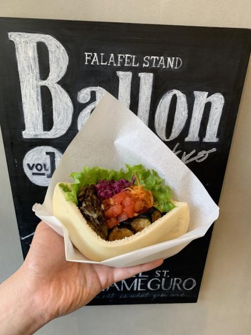 Ballon-Falafel sandwich