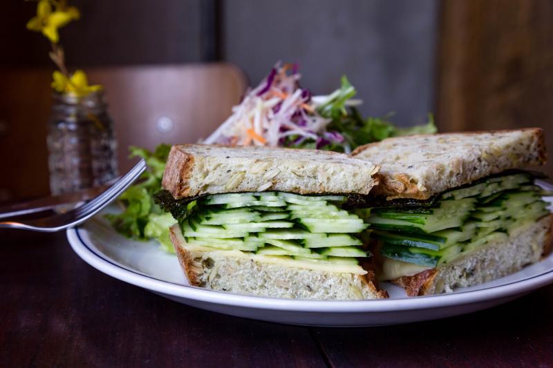 SUKE6 Diner-Millet bread sandwich with cucumber, seaweed and chickpea paste