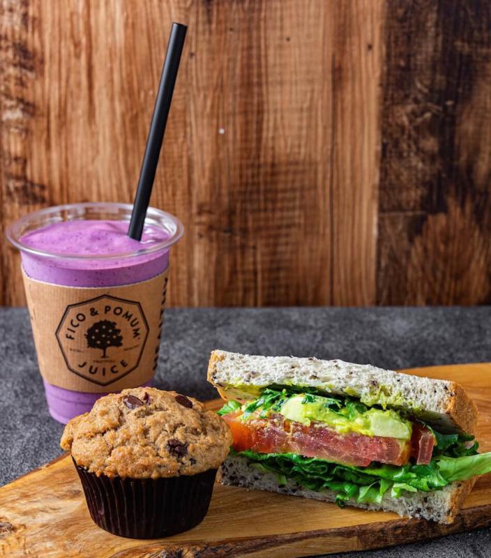 FICO & POMUM JUICE 丸ビル店-ブルーベリーヨーグルト・グルテンフリーマフィン・ビーガンサンドイッチ