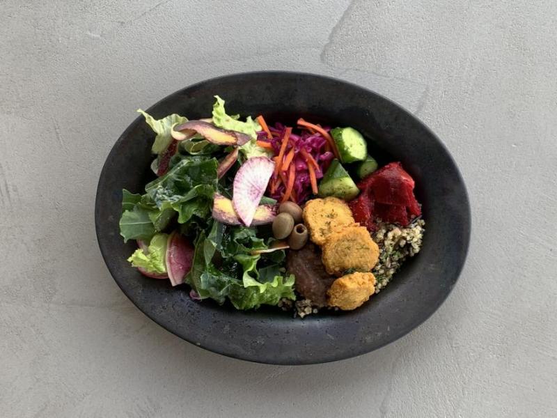 EAT GOOD PLACE-3種野菜のマリネとひよこ豆のコロッケ、キヌアとワイルドライスのピラフ グリーンサラダ添え