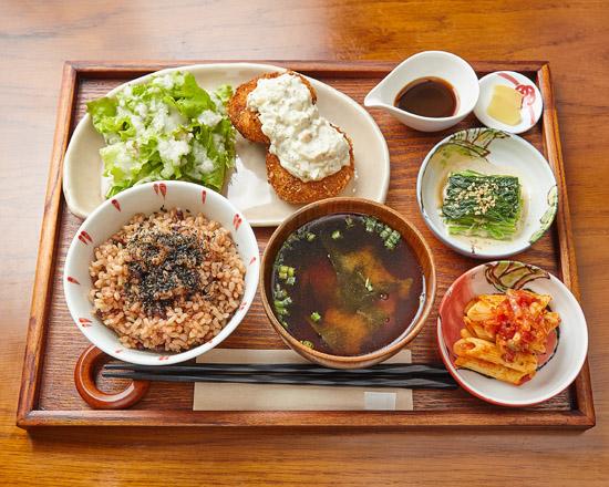 Macrobi meal Hitokokyu-Japanese millet bento (tartar sauce)